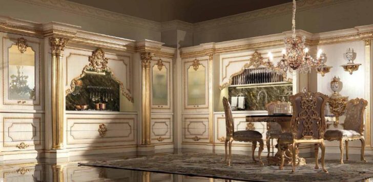 Элегантная кухня в барокко стиле в доме политического деятеля Италии.