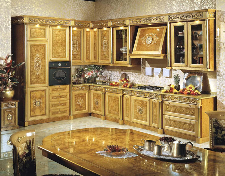 Наверное, самый удачный вариант кухонного гарнитура в стиле барокко.